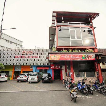 Vaccinated Staff - Oyo 352 Homestay Sabang Bandung Buitenkant foto
