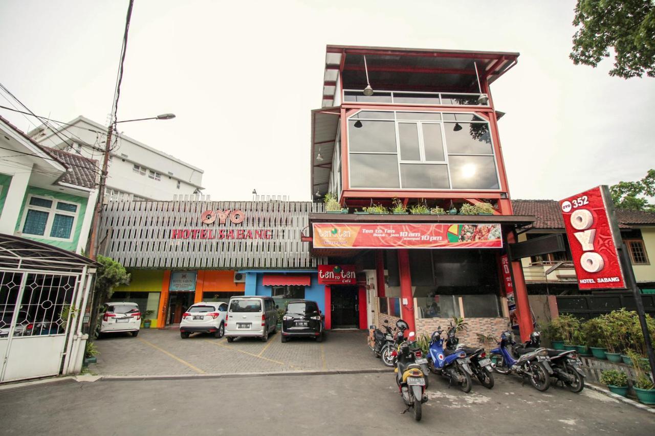 Vaccinated Staff - Oyo 352 Homestay Sabang Bandung Buitenkant foto