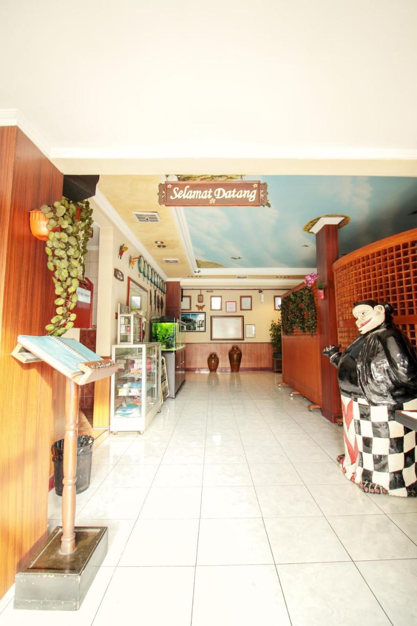 Vaccinated Staff - Oyo 352 Homestay Sabang Bandung Buitenkant foto